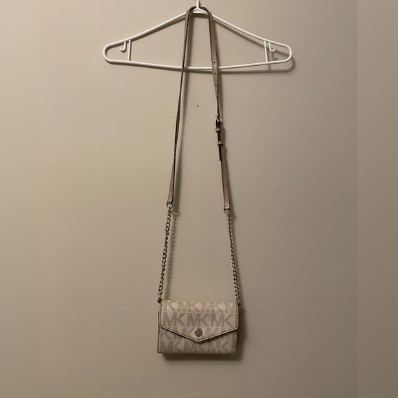 ✨ Michael Kors Crossbody 👛 - Picture 4 of 14